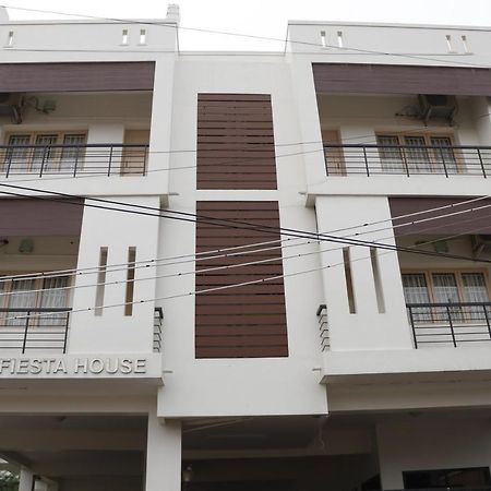 Fiesta House Pallikaranai Chennai Bagian luar foto