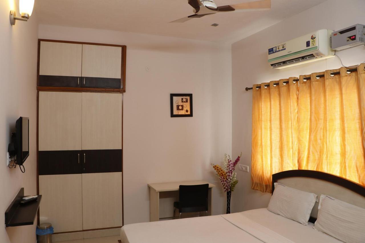 Fiesta House Pallikaranai Chennai Bagian luar foto