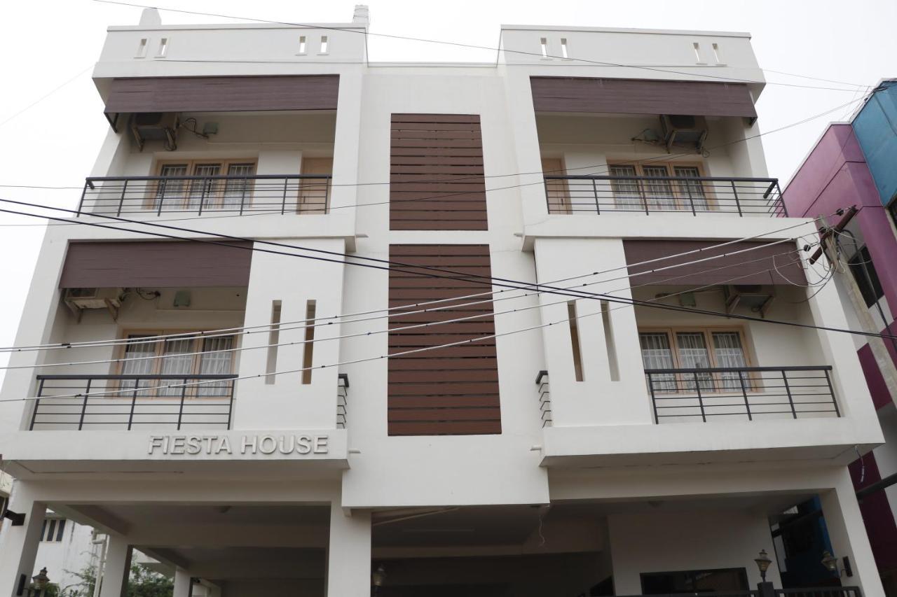 Fiesta House Pallikaranai Chennai Bagian luar foto