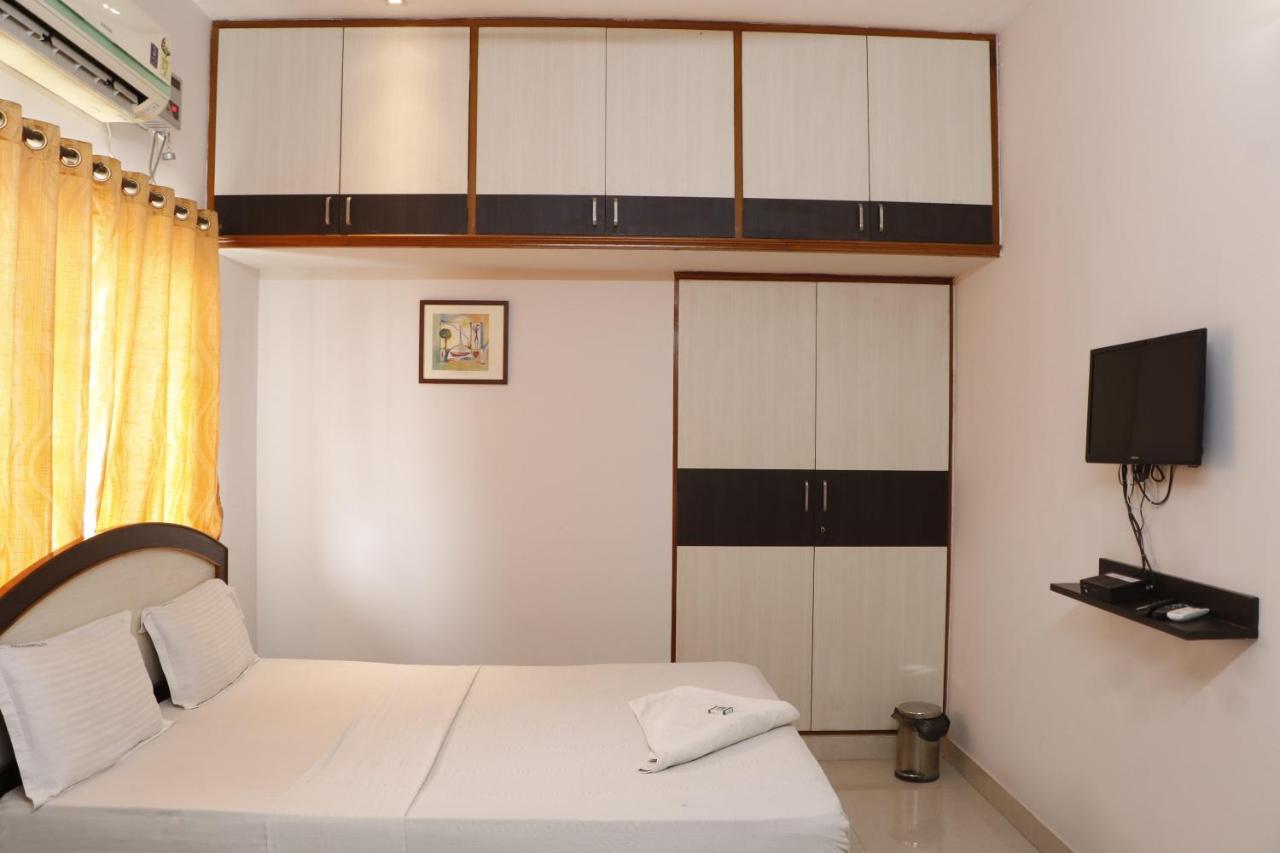 Fiesta House Pallikaranai Chennai Bagian luar foto