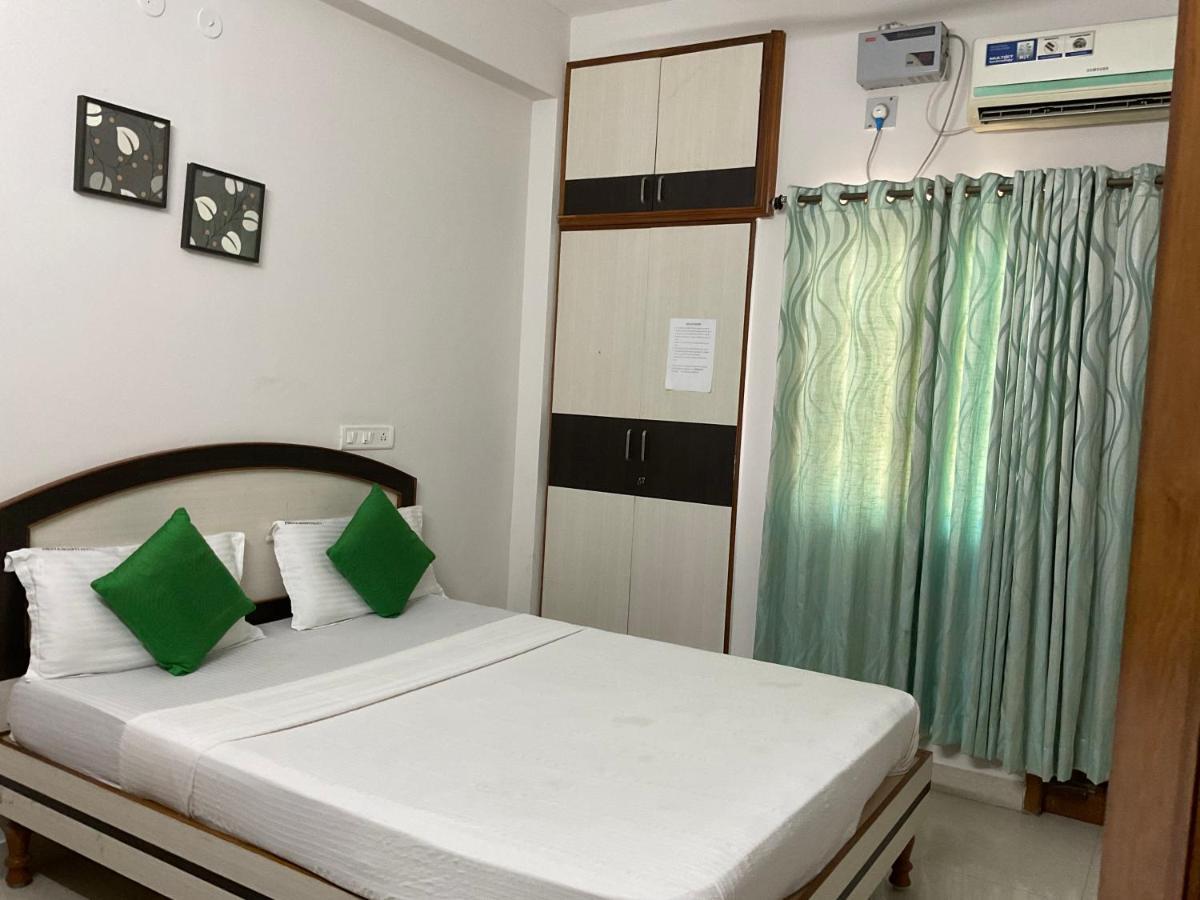 Fiesta House Pallikaranai Chennai Bagian luar foto